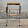 tapicerowany-stolek-z-drabinka-ze-schodkami-chrom-bauhaus-design-lata-70-80-007.jpg