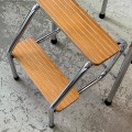 tapicerowany-stolek-z-drabinka-ze-schodkami-chrom-bauhaus-design-lata-70-80-016.jpg