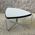 stołek-modernistyczny-kwietnik-vintage-czechoslowacja-design-lata-60-70-001.jpg