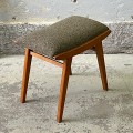 stolek-podnozek-tapicerowany-vintage-lata-60-004.jpg