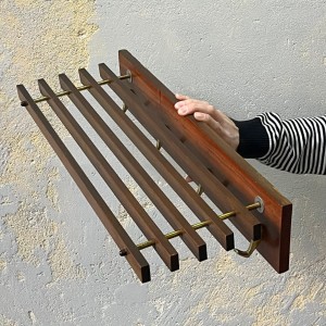 Wieszak ścienny z drewna egzotycznego 