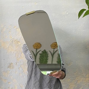 Minimalistyczne lustro w stylu rockabilly 