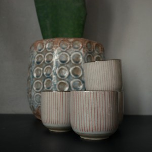 Filiżanka ceramiczna szkliwiona  w czerwone paski 200 ml  